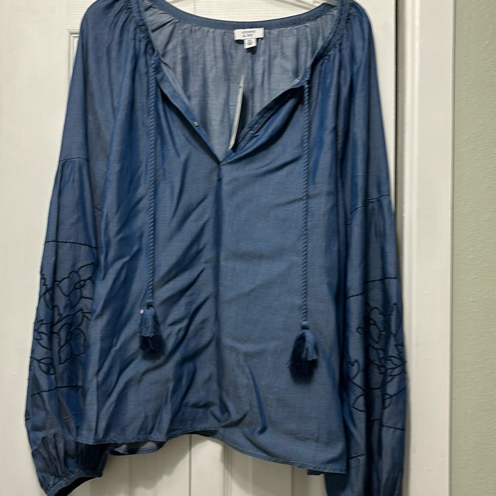 Extra large crown and Ivy blouse